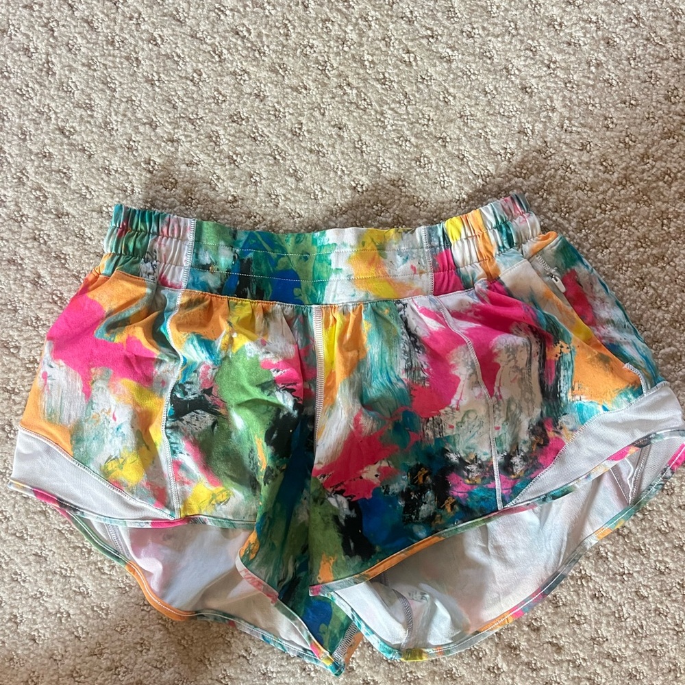 Lululemon hotty hot shorts 2.5
